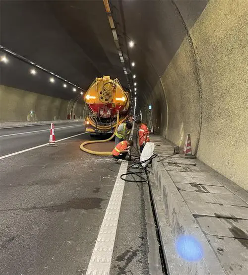 旅顺口隧道排水渠清淤